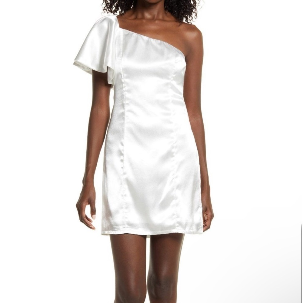 Lulu’s Love The Applause White Satin One Shoulder Dress Large